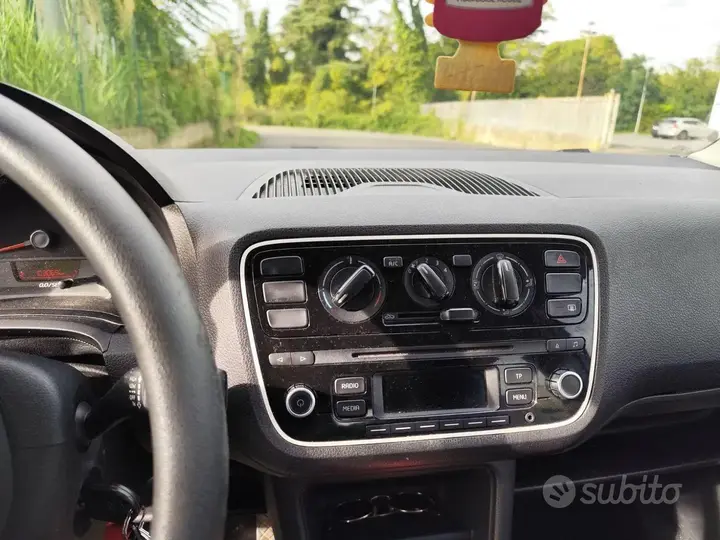 Volkswagen Up 2016 photo 5