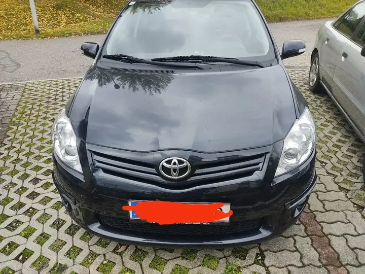 Toyota Auris 2011 photo 2