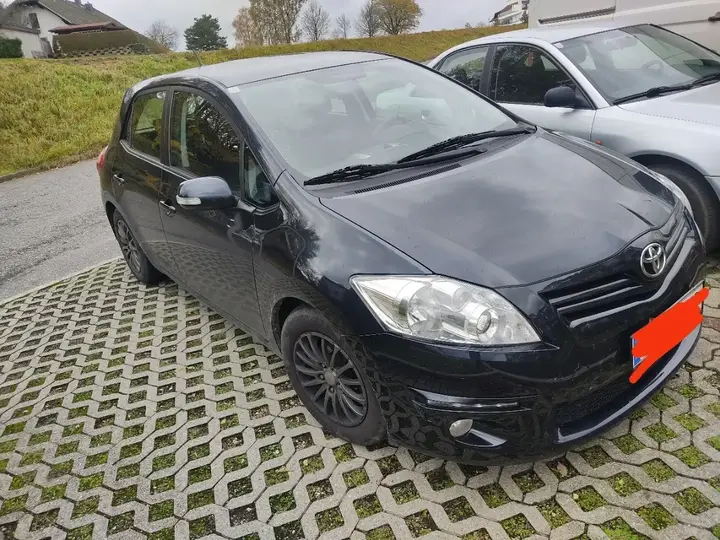 Toyota Auris 2011 photo 3