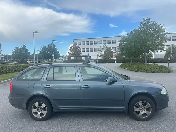 Skoda Octavia 2006 photo 2