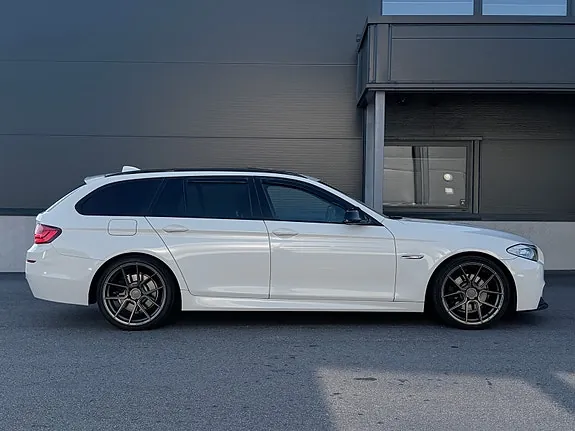 BMW 520D 2011 photo 2