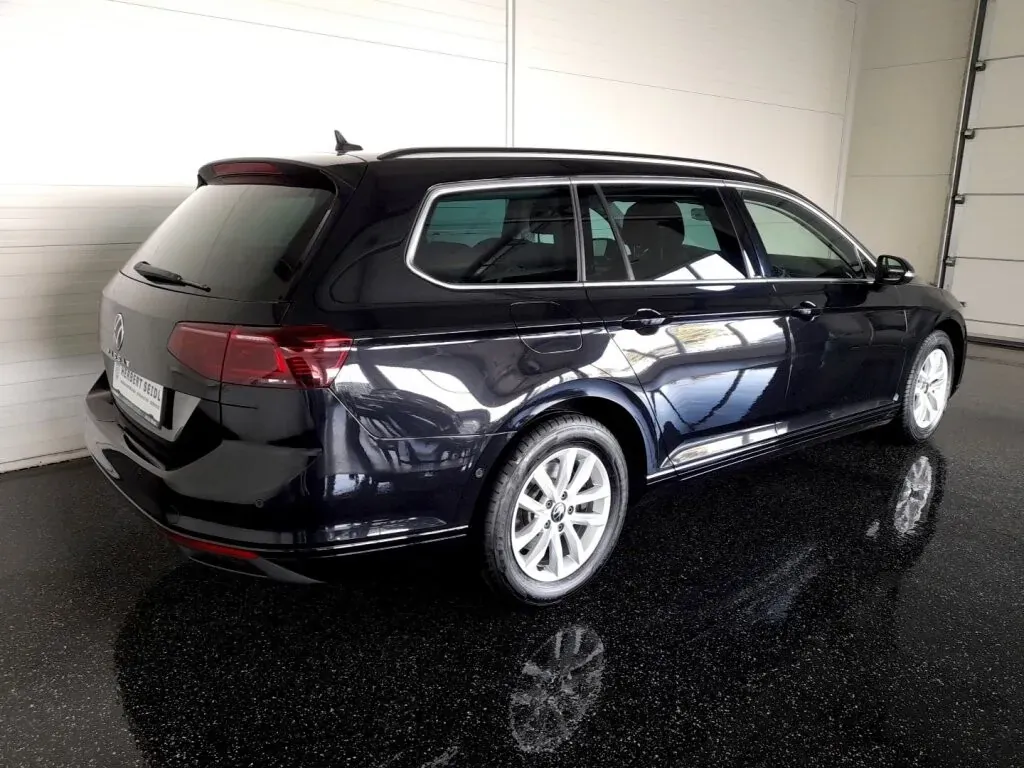 Volkswagen Passat 2022 photo 2