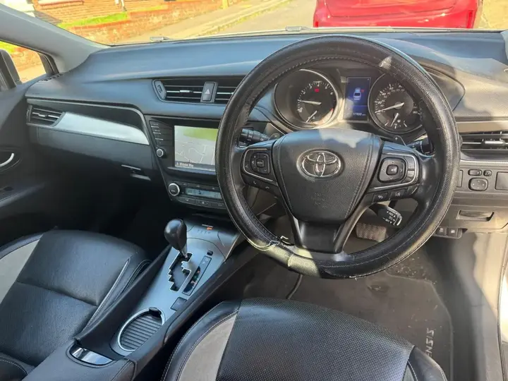 Toyota Avensis 2016 photo 2
