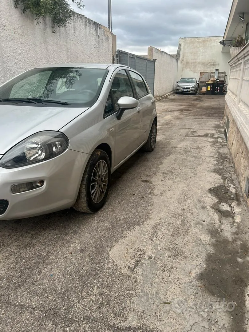 Fiat Grande Punto 2012 photo 2
