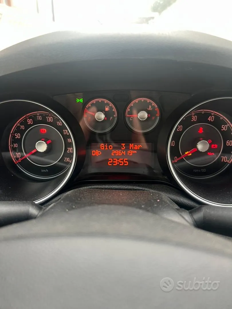Fiat Grande Punto 2012 photo 5