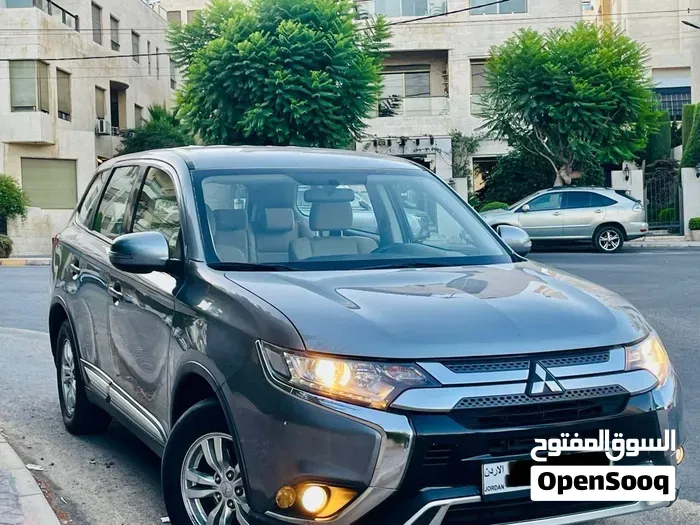 Mitsubishi Outlander 2022 photo 2