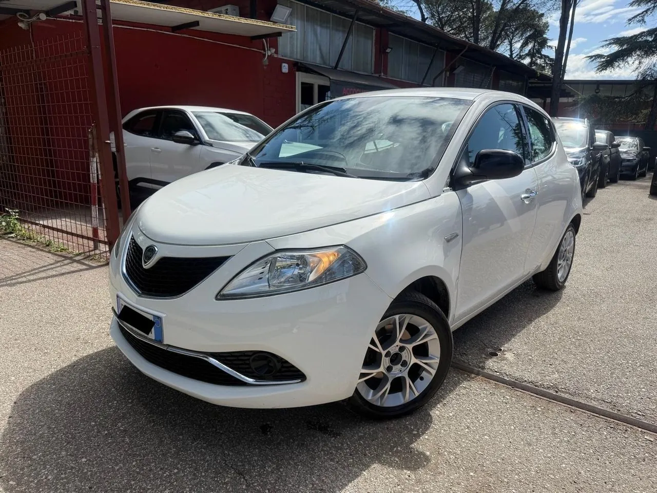 Lancia Ypsilon 2015 photo 2