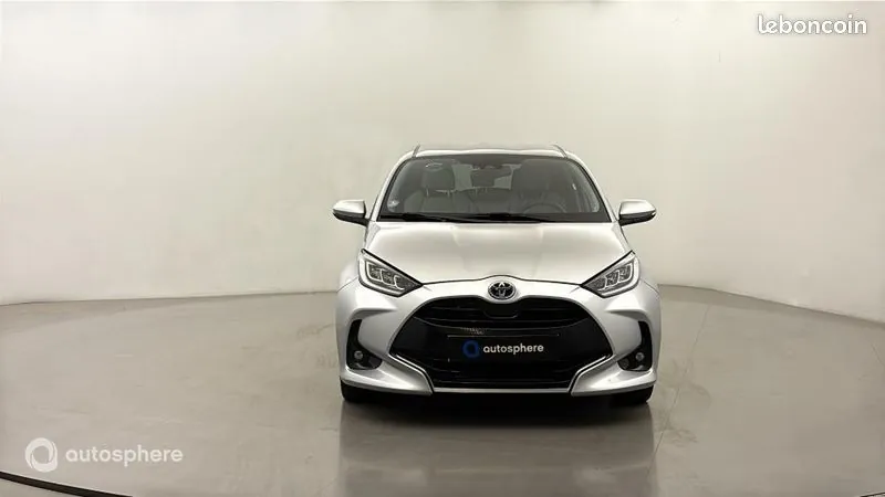 Toyota Yaris 2022 photo 2