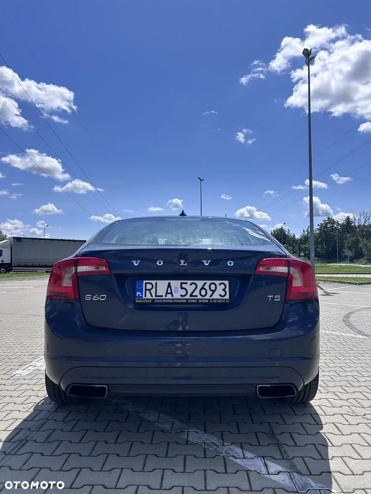 Volvo S60 2015 photo 4