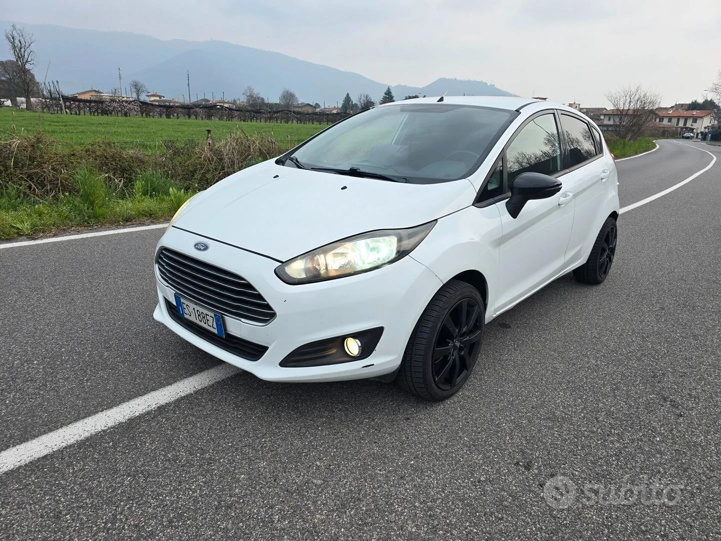 Ford Fiesta 2014 photo 2