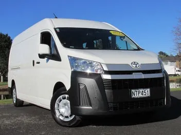 Toyota Hiace 2021 photo 2