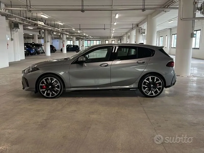 BMW 1 Series 2025 photo 2