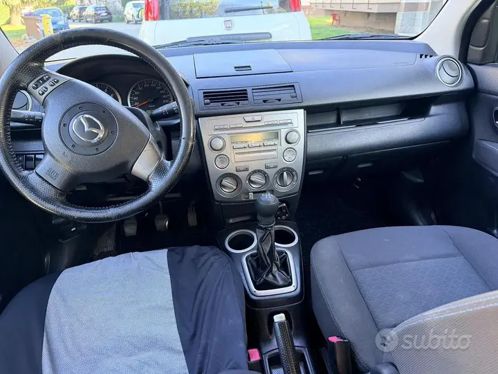 Mazda 2 2005 photo 4