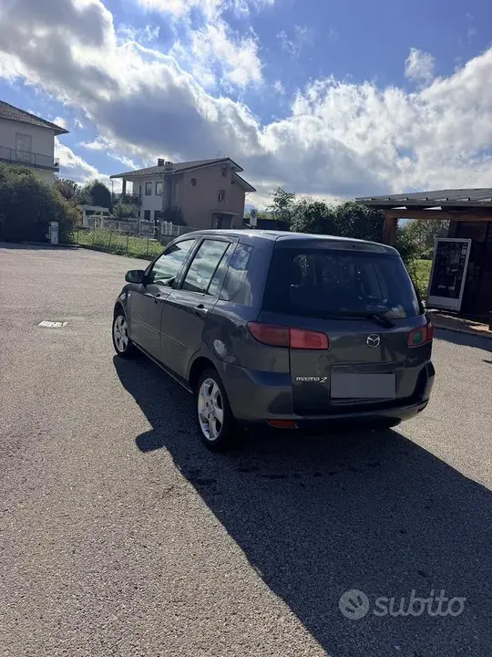 Mazda 2 2005 photo 2