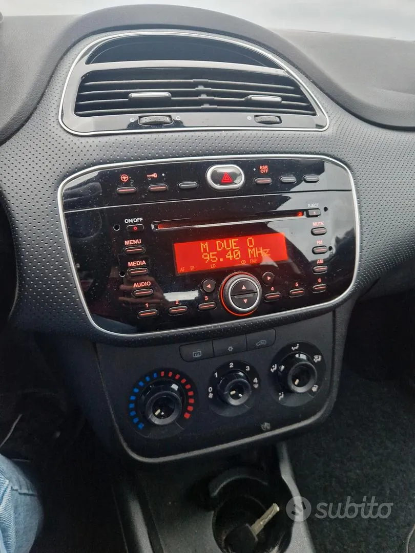 Fiat Grande Punto 2010 photo 3
