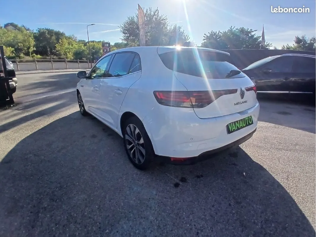 Renault Megane 2024 photo 3