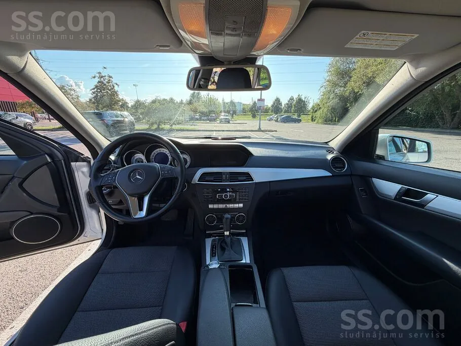 Mercedes-Benz C200 2011 photo 4