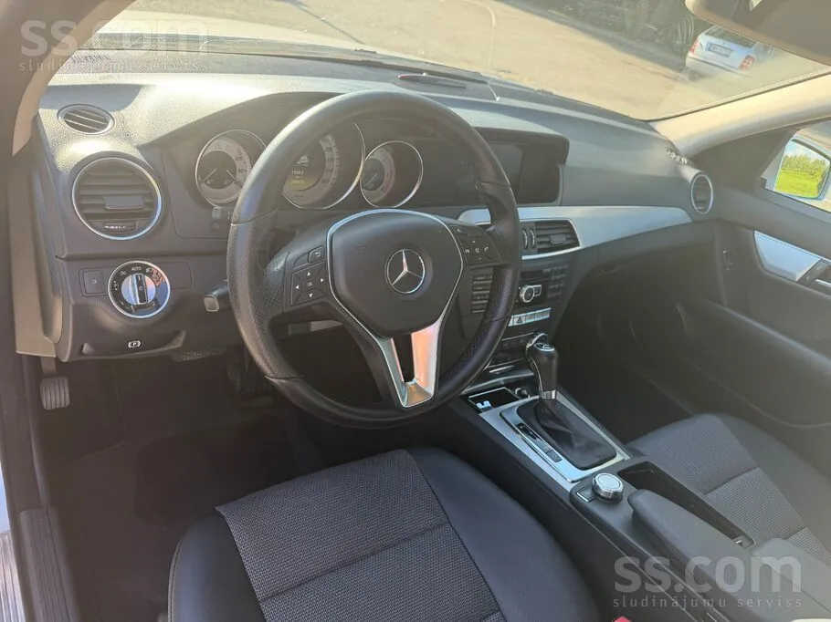 Mercedes-Benz C200 2011 photo 5