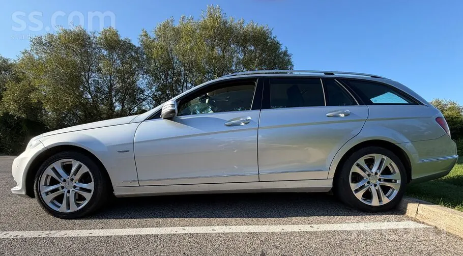 Mercedes-Benz C200 2011 photo 2