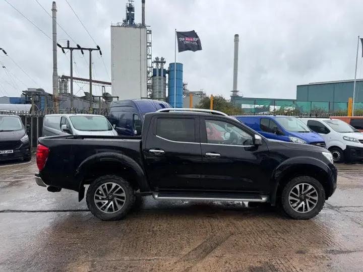 Nissan Navara 2017 photo 2