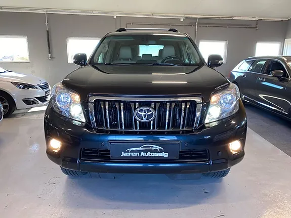 Toyota Land Cruiser 2011 photo 2