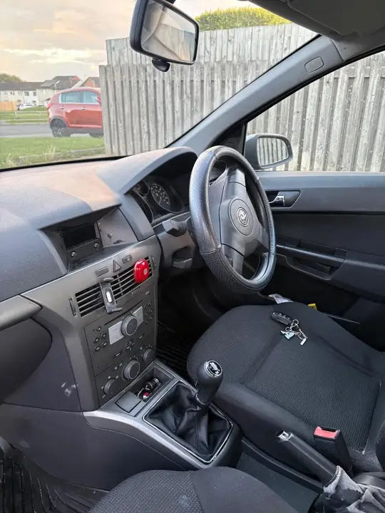 Vauxhall Astra 2005 photo 3