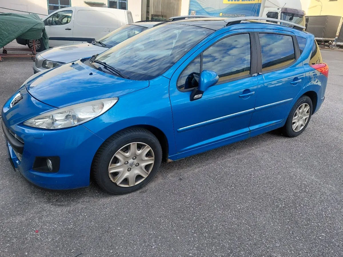 Peugeot 207 2011 photo 2