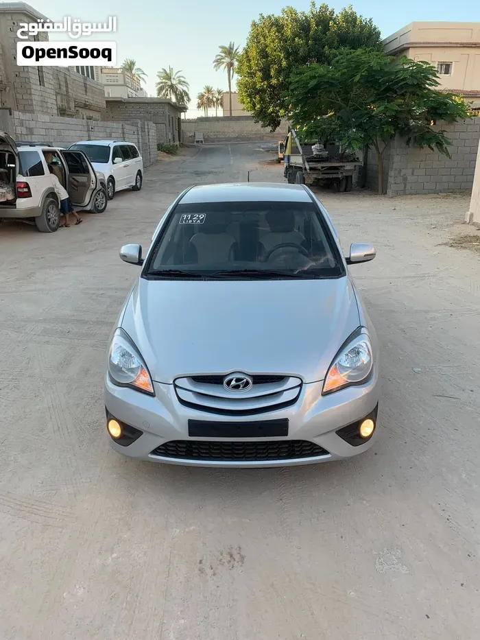 Hyundai Accent 2010 photo 2
