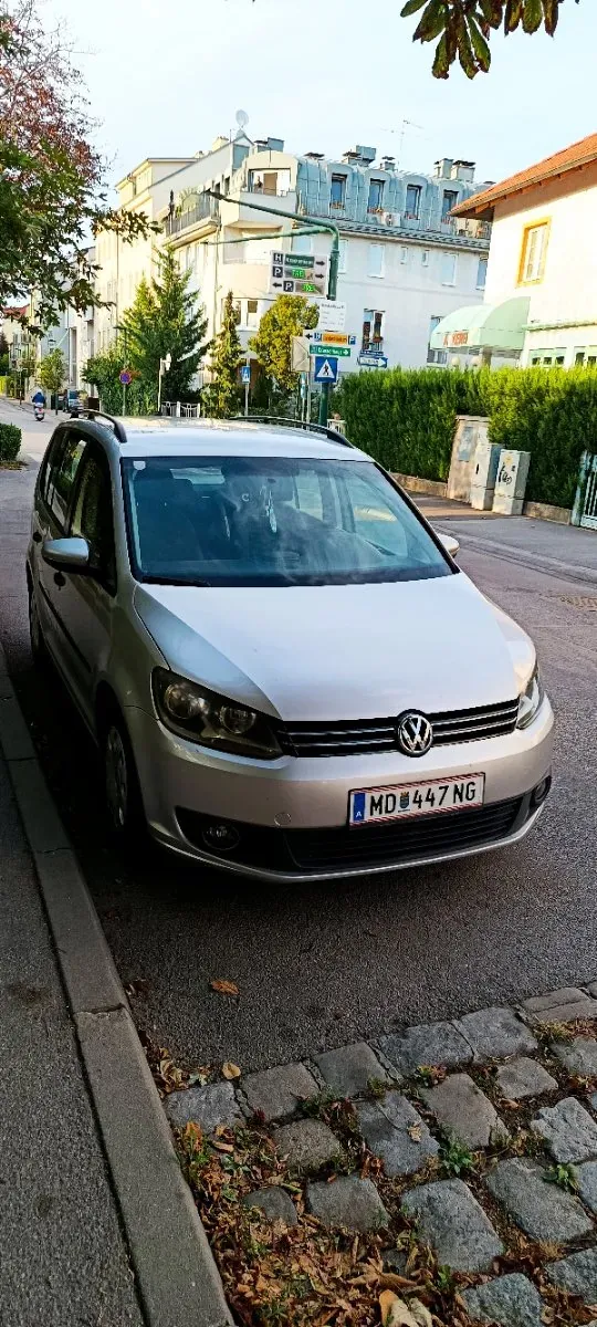 Volkswagen Touran 2012 photo 3