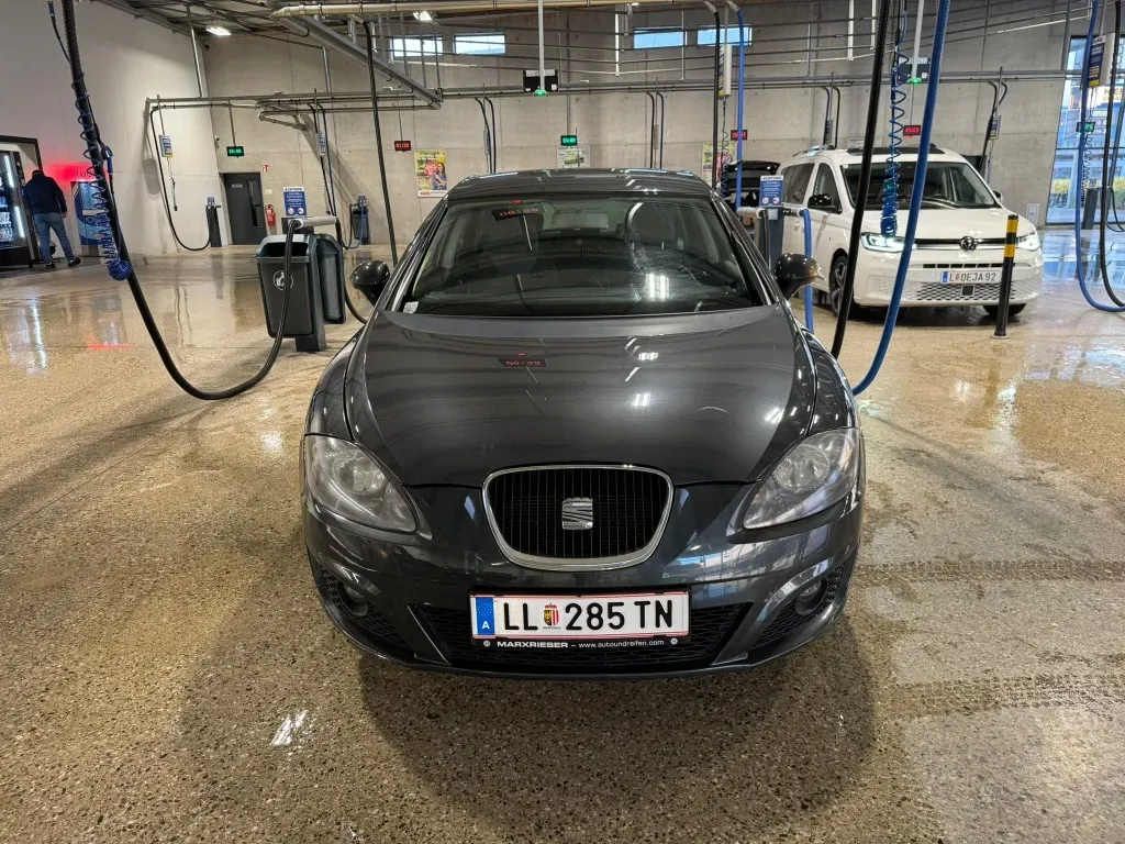 Seat Leon 2011 photo 2