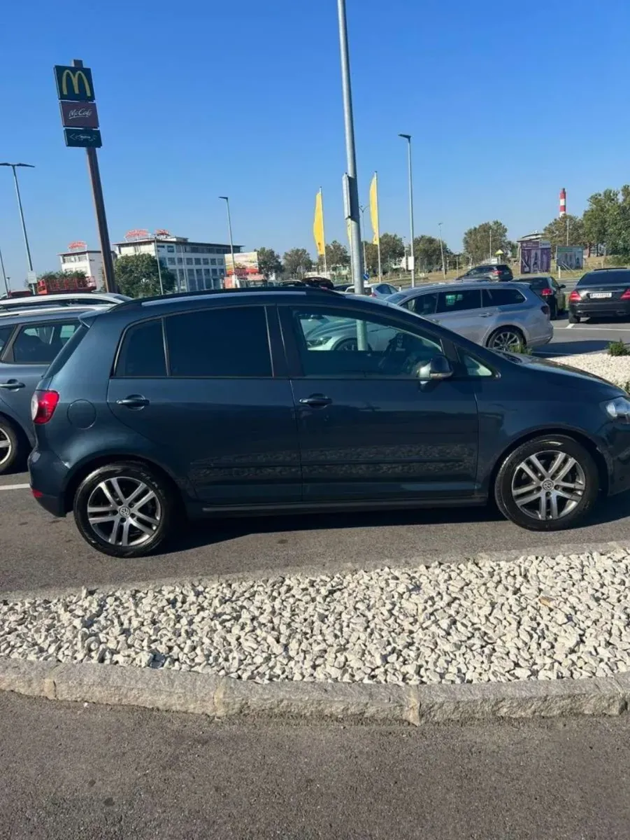 Volkswagen Golf 2009 photo 2