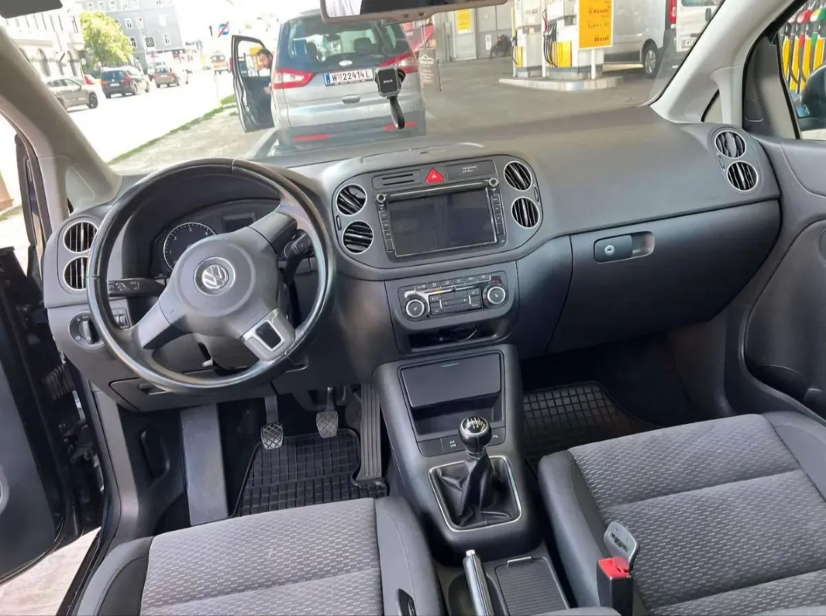 Volkswagen Golf 2009 photo 3