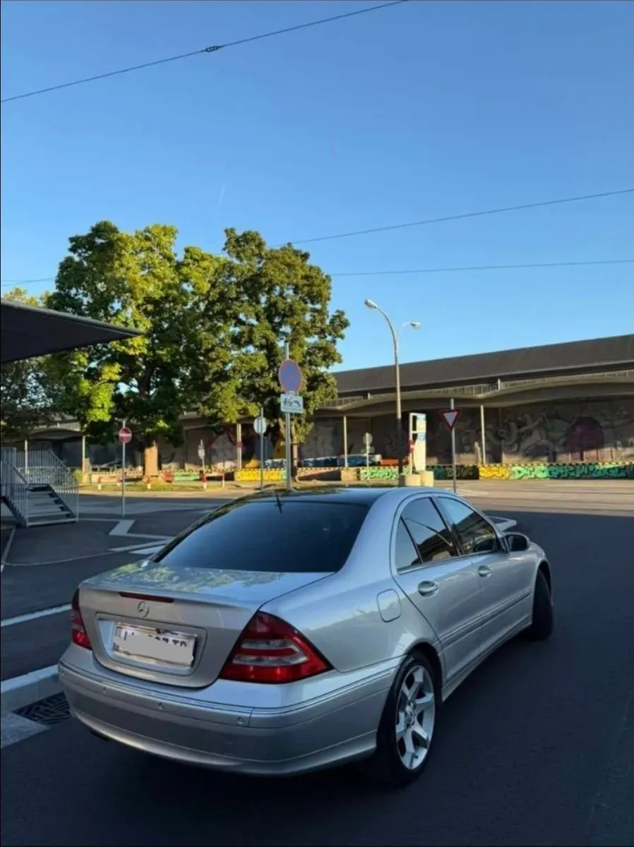 Mercedes-Benz C-Class 2005 photo 2