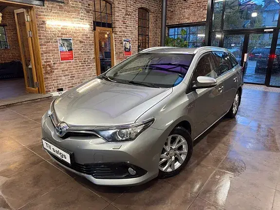 Toyota Auris 2017 photo 2