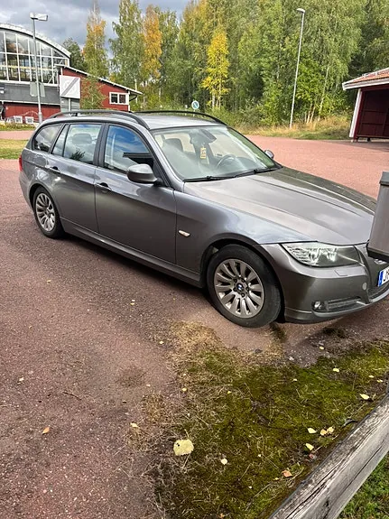BMW 320I 2009 photo 2