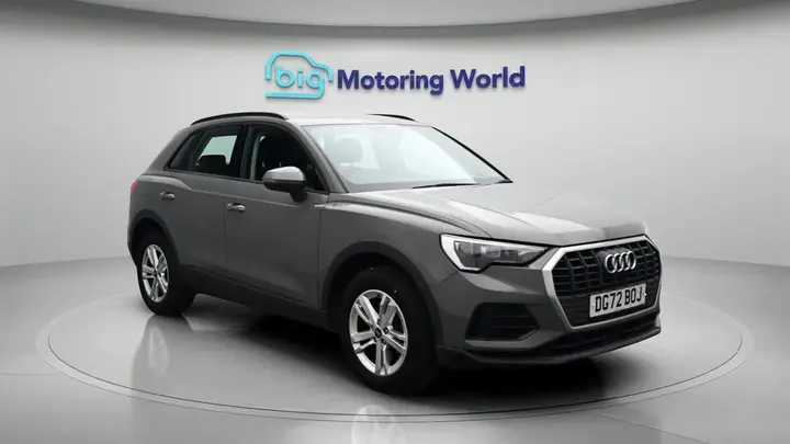 Audi Q3 2022 photo 2