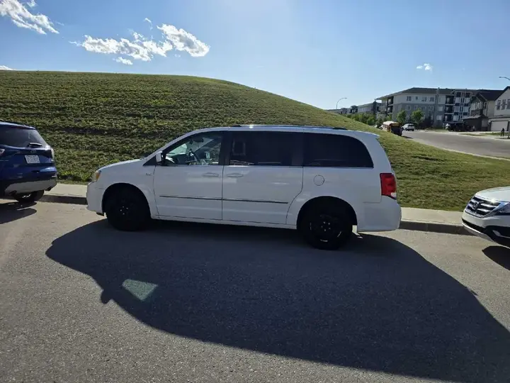 Dodge Grand Caravan 2015 photo 3