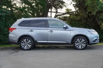 Mitsubishi Outlander 2022 photo 3