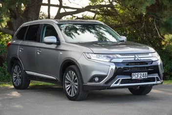 Mitsubishi Outlander 2022 photo 2
