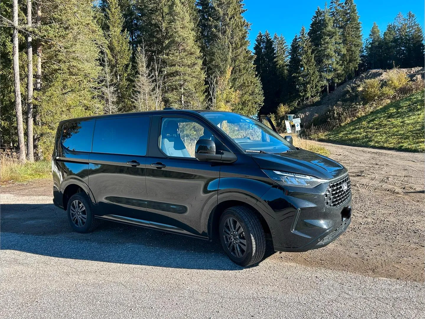 Ford Tourneo Custom 2024 photo 2