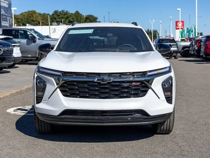 Chevrolet Trax 2026 photo 2