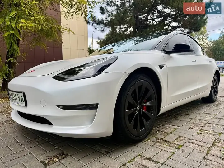 Tesla Model 3 2023 photo 4