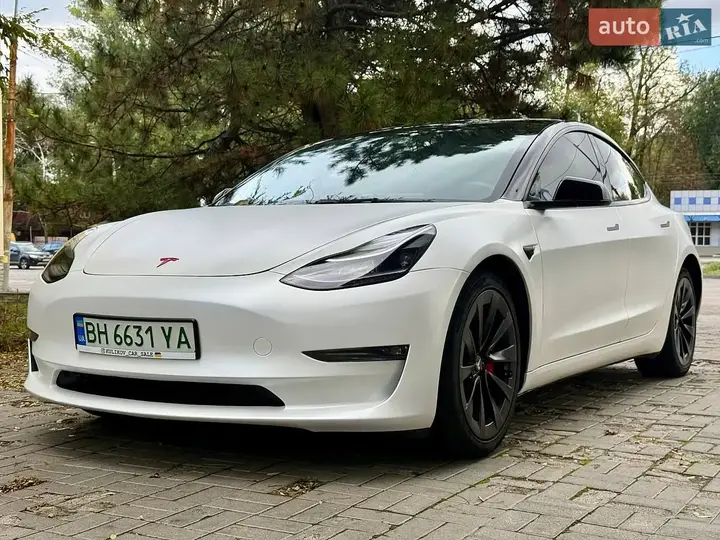 Tesla Model 3 2023 photo 3
