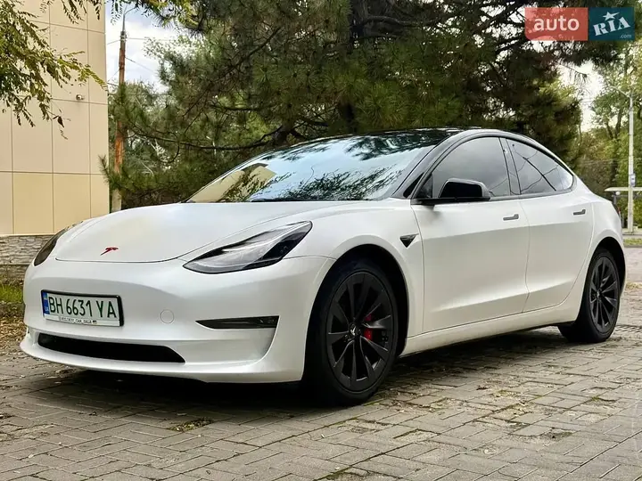 Tesla Model 3 2023 photo 2