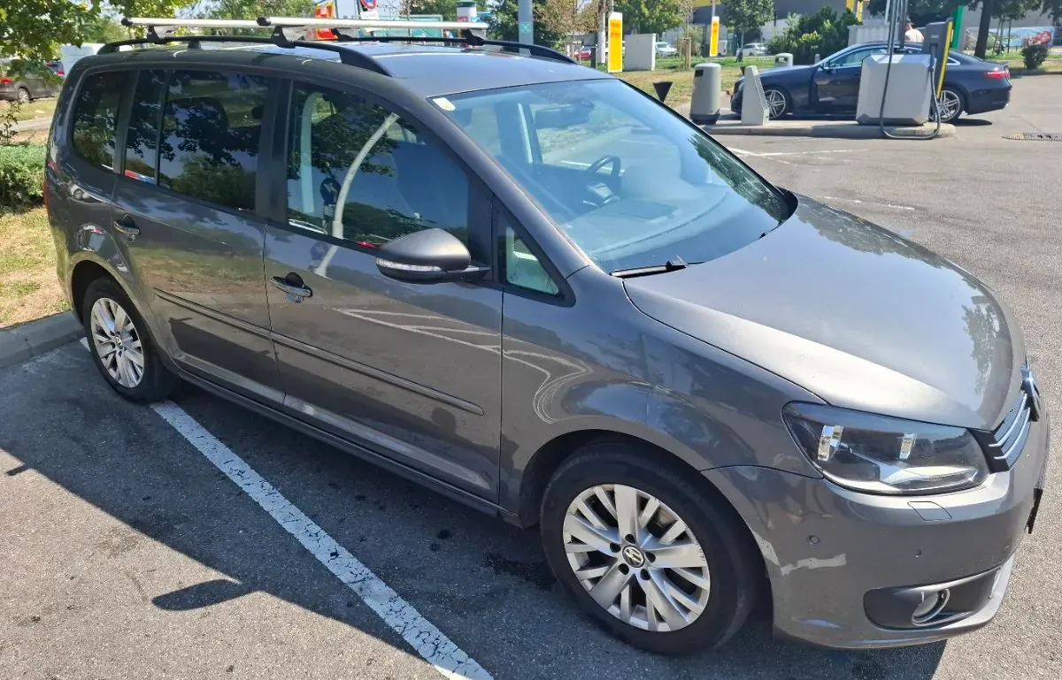 Volkswagen Touran 2013 photo 2