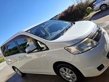 Nissan Serena 2010 photo 2
