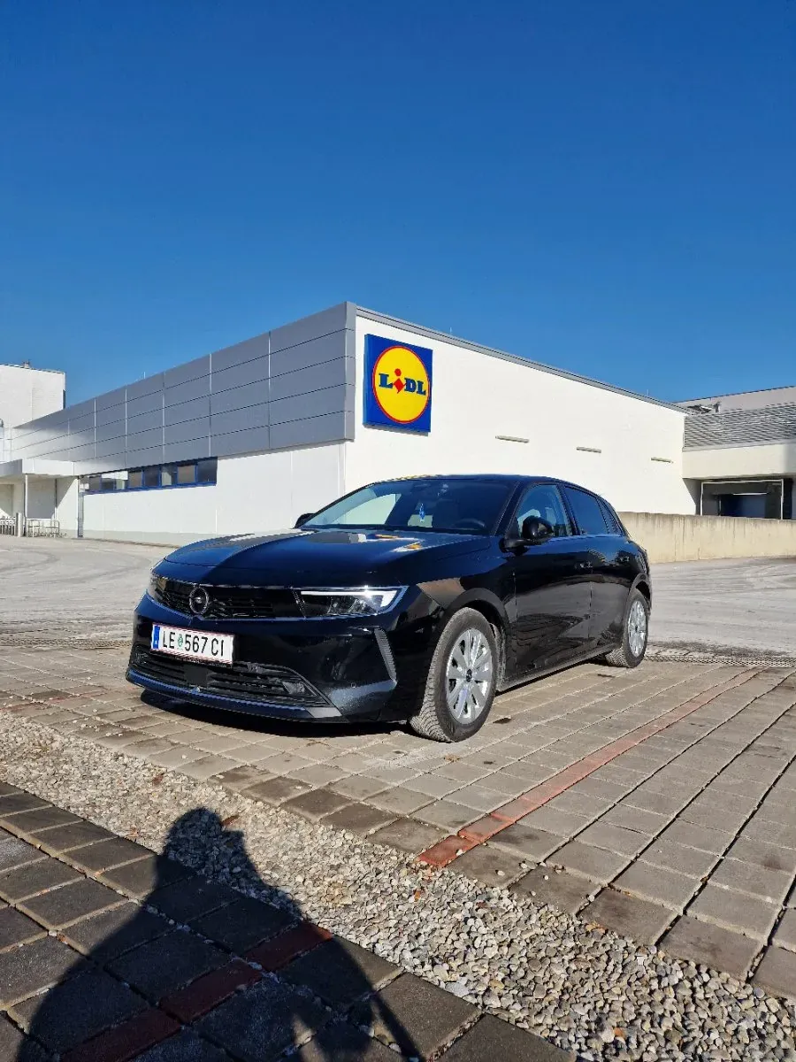 Opel Astra 2022 photo 2