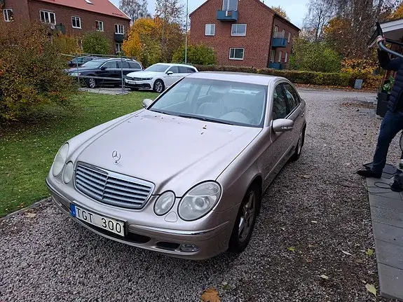 Mercedes-Benz E 240 2003 photo 2