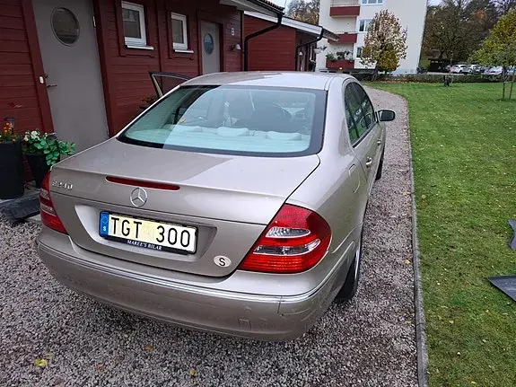Mercedes-Benz E 240