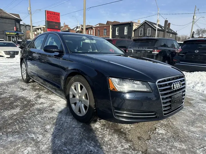Audi A8 2011 photo 2